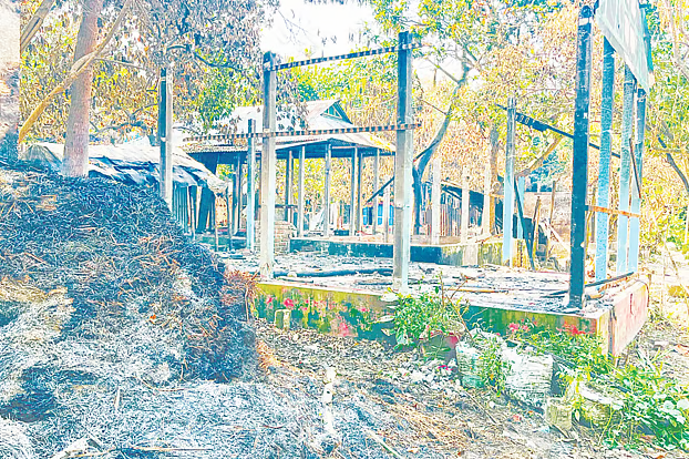 আকবরনগর নাকি মিরারচর, বাজারের নাম নিয়ে সংঘর্ষে দুজন নিহত হওয়ার পর চার দিন পেরিয়েছে। এখনো আতঙ্ক কাটেনি ভৈরবের আকবরনগর গ্রামে। গতকাল আকবরনগরের নয়াহাটিতে